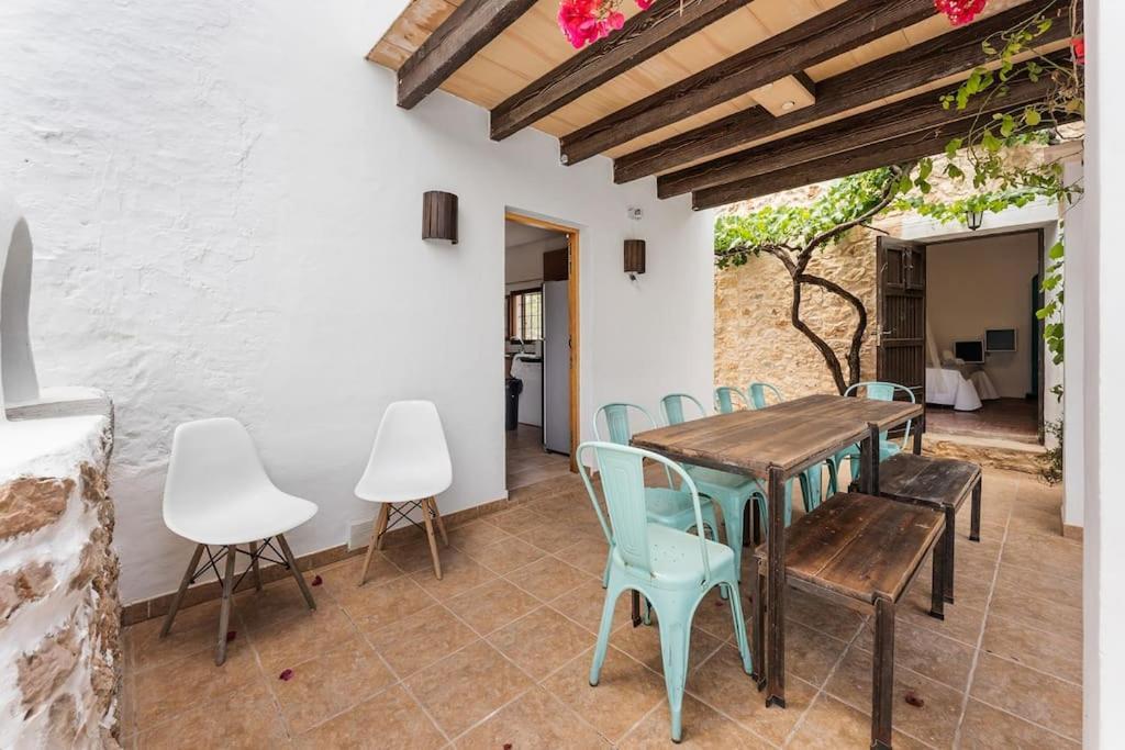 8 Guests Large Villa Near Bossa Beaches & Airport Sant Josep de sa Talaia Bagian luar foto